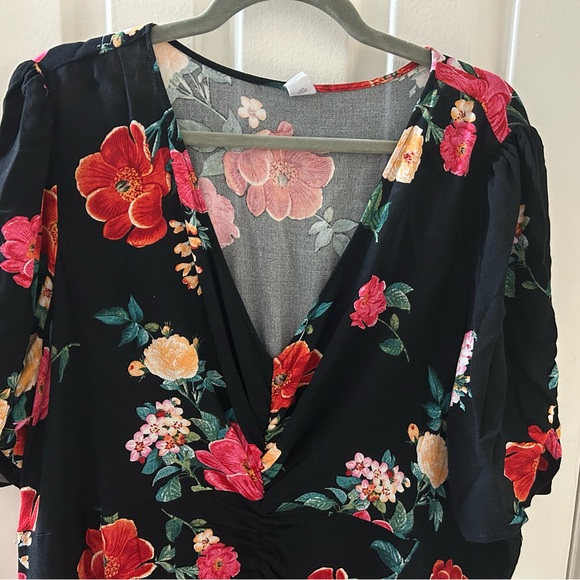 Old Navy Plus Size Floral Sleeved Dress - Picture 5 of 6